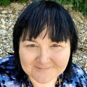 Meet your Posher, Debbie